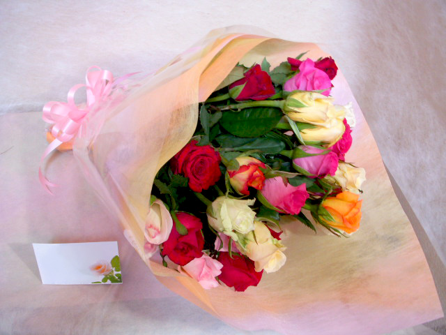 【色とりどり】3,000円のバラの花束