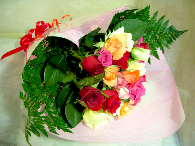 【色とりどり】3,000円のバラの花束