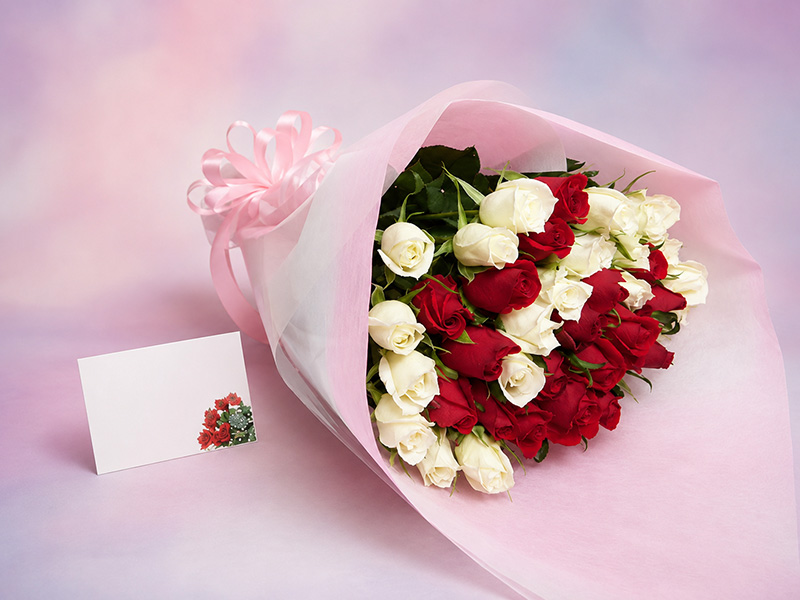 お好きな本数で♪赤バラと白バラの花束